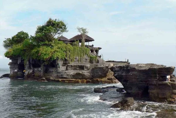 PAKET TOUR BALI 5D4N TANAH LOT